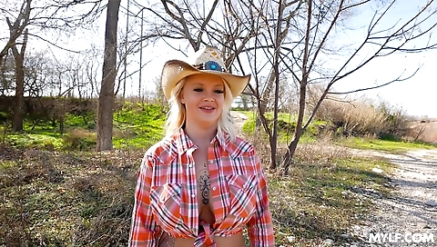 Shemal taxien and ready to cum on my face