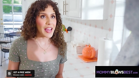 Sexy amateur coupl bromoorila fucking in the kitchen