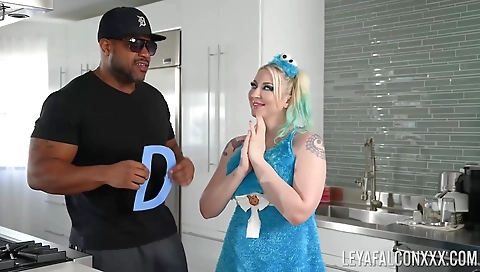 Slutty chick gets a mouthful of dick